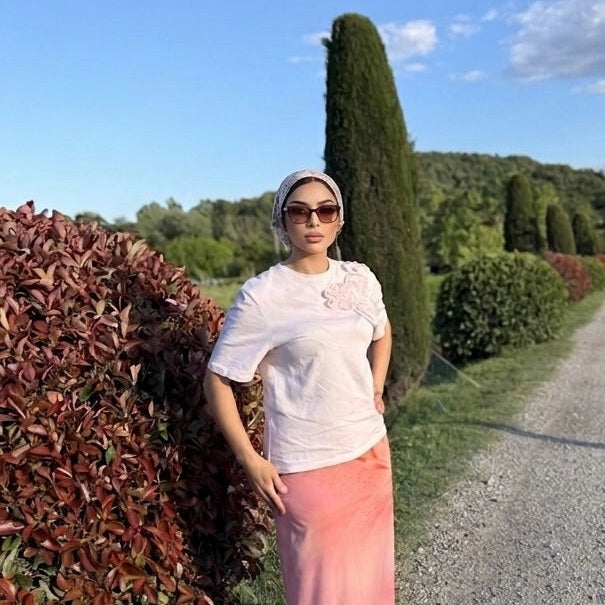 MIMOUNT COUTURE loose wrap dusty pink floral turban full body