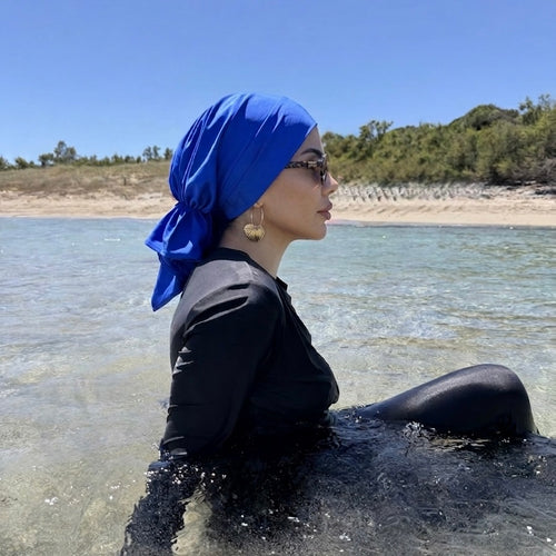MIMOUNT COUTURE electric blue quick-dry beach turbante worn by woman in ocean