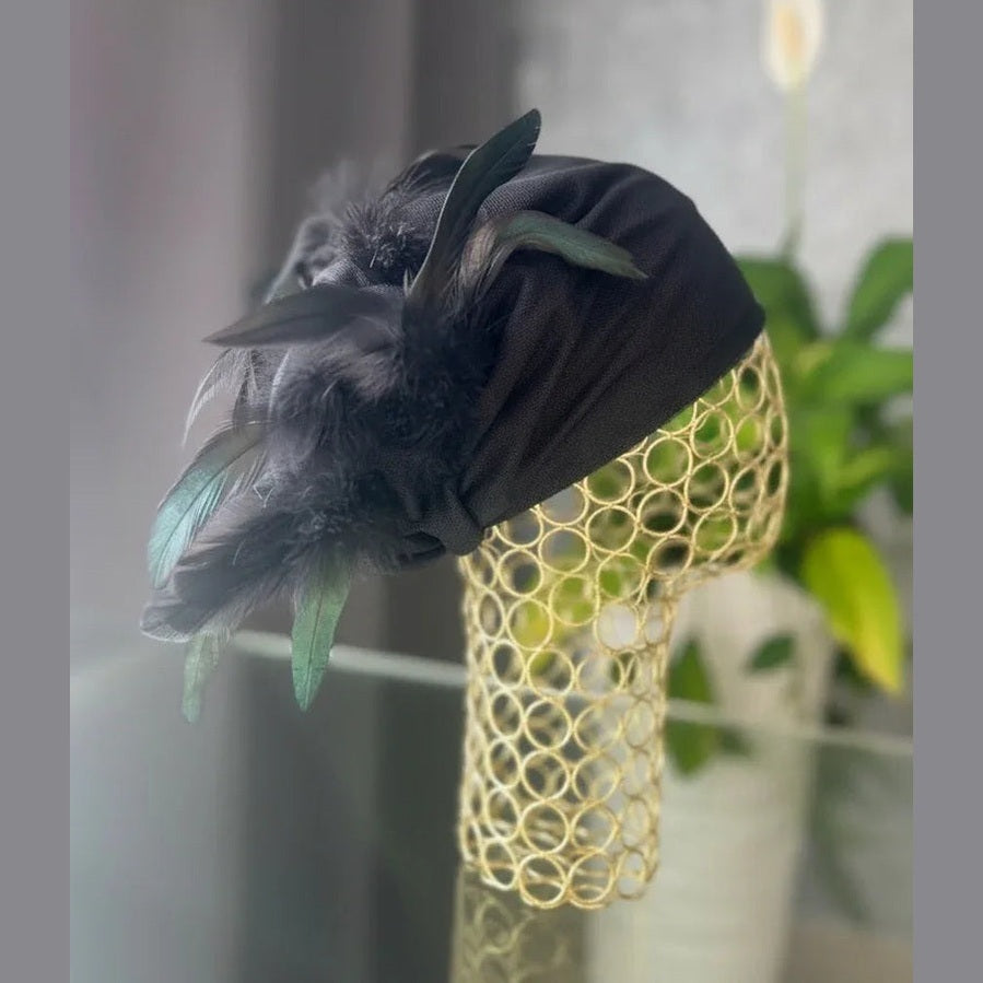 Turbante negro con plumas para evento - Feather Noir - Mimount Couture